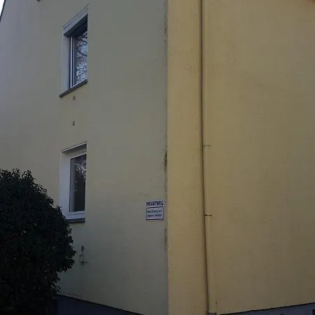 Apartment Red Dot Kamen