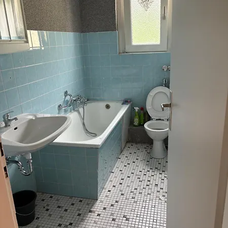 Apartment Red Dot Kamen